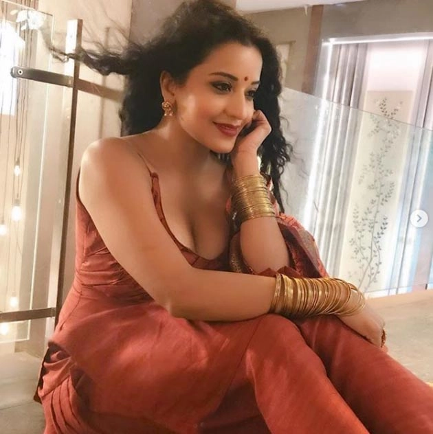 मोनालिसा ने फिर दिखाया हॉट अंदाज, तस्वीरें हुईं वायरल - Hot and Bold Photos of Bhojpuri Actress Monalisa