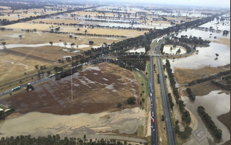 ऑस्ट्रेलिया में बाढ़ में फंसे 100 से ज्यादा लोगों को बचाया गया - Australia Victoria State flood