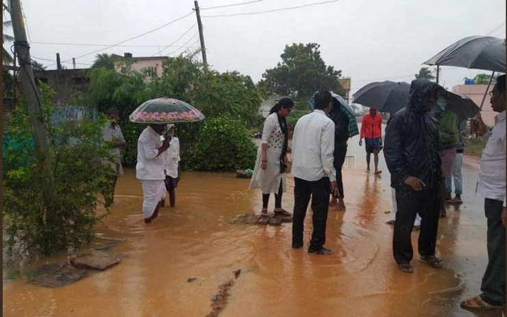 चक्रवाती तूफान ‘फेथाई’ पुड्डुचेरी पहुंचा, फसलों को भारी नुकसान - Cyclonic storm, Phathai, Andhra Pradesh
