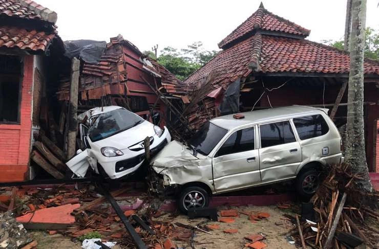 इंडोनेशिया में ज्वालामुखी फटने से आई भयंकर सुनामी, 222 लोगों की मौत, 800 से ज्यादा घायल