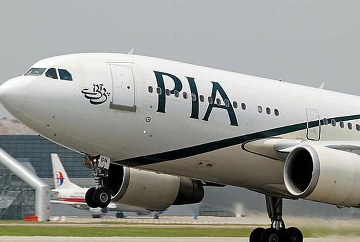 वाह रे पाकिस्तान, मैट्रिक फेल उड़ा रहे थे हवाई जहाज... - Five PIA pilots have not even done matric, SC told