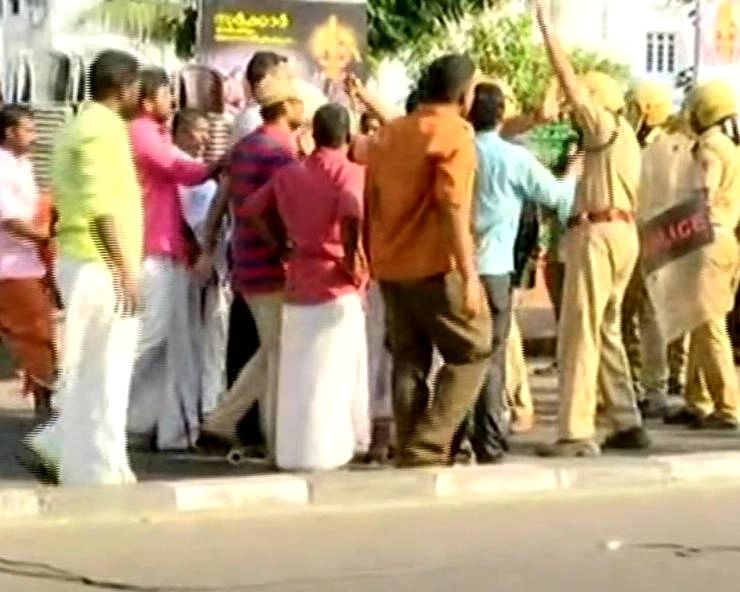 सबरीमाला मंदिर में महिलाओं ने रचा इतिहास, केरल में बवाल - Protest in Kerala after women entered in Sabarimala temple