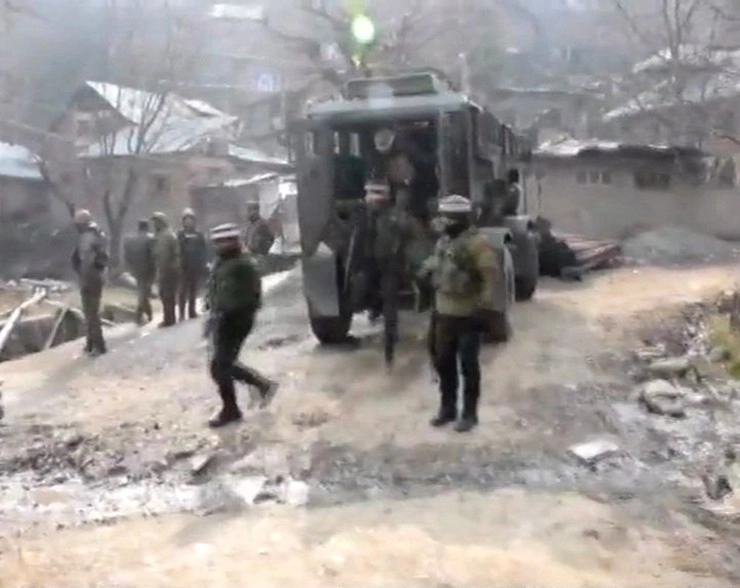 कश्‍मीर में 2 दिन में आईपीएस के भाई समेत 6 आतंकी ढेर, अभियान जारी
