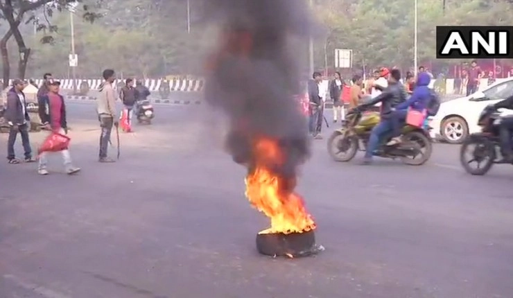 मोदी सरकार की नीतियों के विरोध में ट्रेड यूनियनों का 2 दिनी बंद, रेल और रास्ता रोककर प्रदर्शन - Bharat Bandh