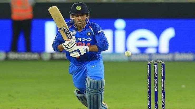 IND Vs AUS 1st ODI: भारतीय टीम के लिए धोनी ने वनडे में 10 हजार रन पूरे किए - Mahendra Singh Dhoni, 10 thousand runs, ODI Cricket