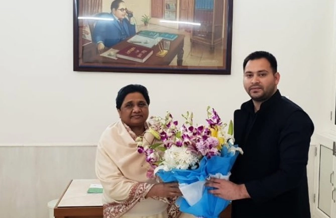 क्या सपा-बसपा के साथ आएगी आरजेडी, तेजस्वी यादव-मायावती मुलाकात ने तेज की सियासी हलचल - Tejashwi Yadav meets Mayawati