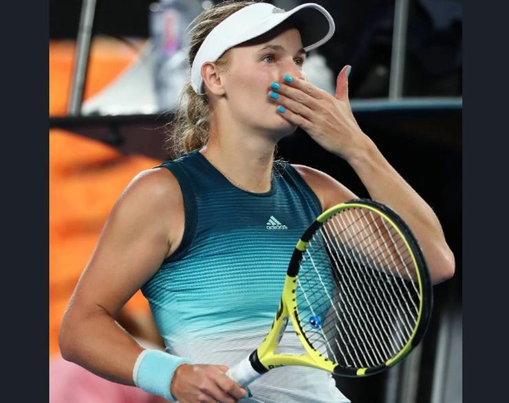 शारापोवा ने वोज्नियाकी को हराकर ऑस्ट्रेलियाई ओपन के चौथे दौर में जगह पक्की की - Maria Sharapova, Caroline Wozniacki