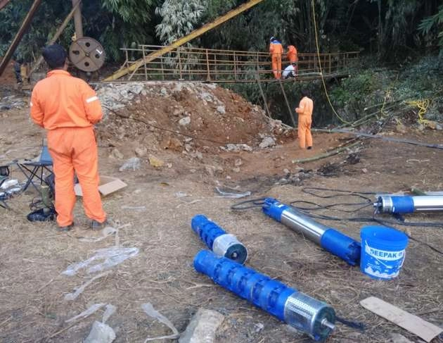36 दिन बाद मेघालय में खदान से मिला मजदूर का शव, 14 की अब भी तलाश - One body found in Meghalaya mine rescue