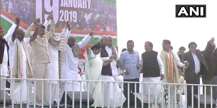 नरेन्द्र मोदी सरकार ने पूरा किया पाकिस्तान का सपना - mamata banerjee kolkata rally arvind kejriwal