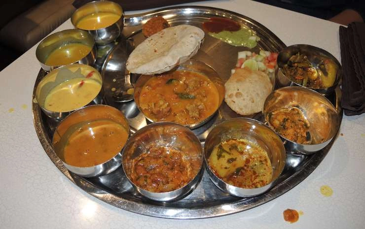 प्रयागराज कुंभ में प्रसाद और खाना खाने के मजे | prasad and food in Prayagraj