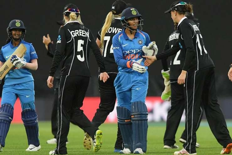 ICC Women WorldCup: मेजबान न्यूजीलैंड ने भारत को 62 रनों से हराया - Newzealand Hands India thier first defeat of ICC women world cup