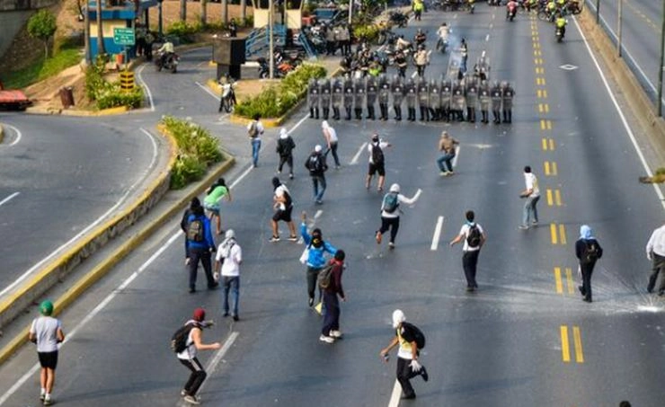 वेनेजुएला में विरोध प्रदर्शन के दौरान हिंसा, 16 की मौत