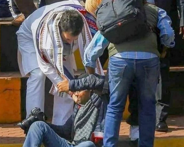 राहुल गांधी की फोटो लेते समय सीढ़ियों से गिरा, राहुल ने इस तरह की मदद, वायरल हुआ वीडियो - journalist fell down from stairs while taking photo