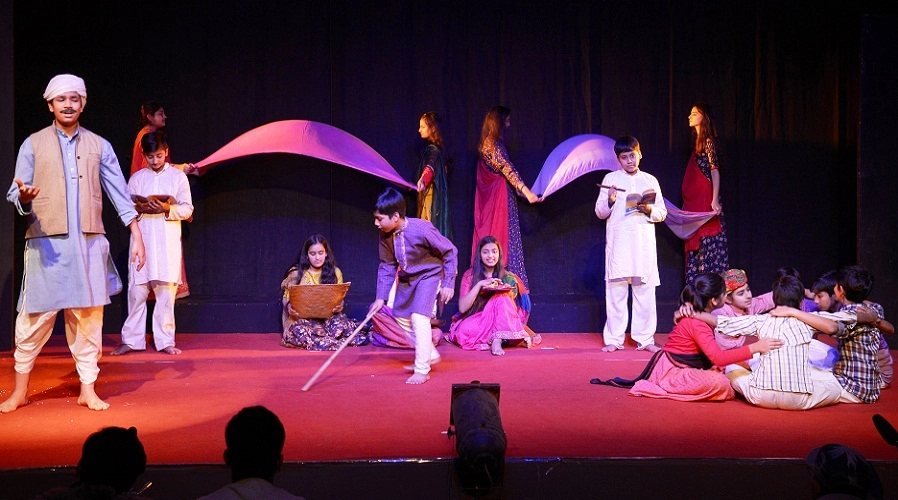 बापू के बचपन की रीयल स्टोरी पर नाटक ‘मोनिया दि ग्रेट’का मंचन