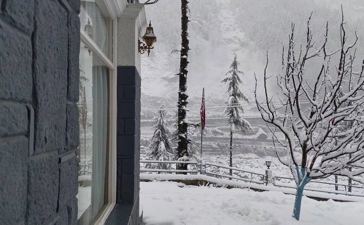 हिमाचल प्रदेश में ठंड बढ़ी, कुफरी व मनाली में ताजा बर्फबारी - Himachal Pradesh, cold, Kufri