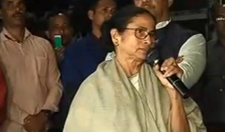 ऐसे प्रधानमंत्री से बात करने में शर्म महसूस होती है, जिनके हाथों में खून लगा है : ममता - Mamta Banerjee, Kolkata, CBI