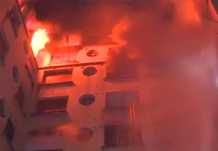 पेरिस में इमारत में लगी भीषण आग में 8 लोगों की मौत, महिला गिरफ्तार - Paris fire : woman detained as eight die in apartment building
