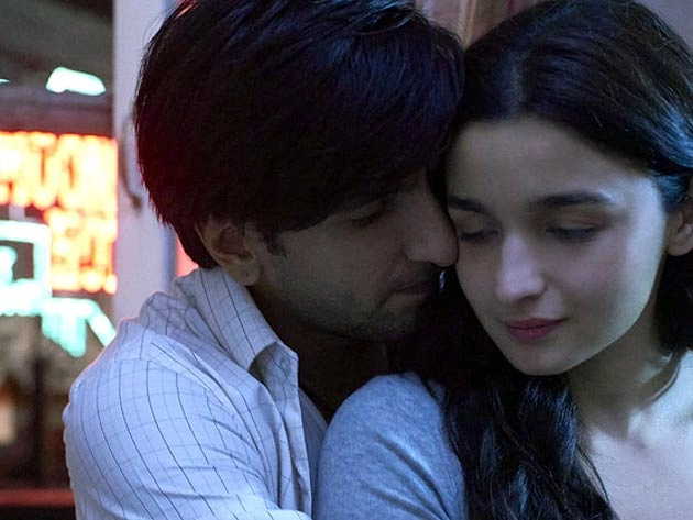 कैसा रहा रणवीर-आलिया की फिल्म गली बॉय का बॉक्स ऑफिस पर पहला वीकेंड? - Gully Boy, Box Office, Zoya Akhtar, Ranveer Singh, Alia Bhat, Latest Bollywood News