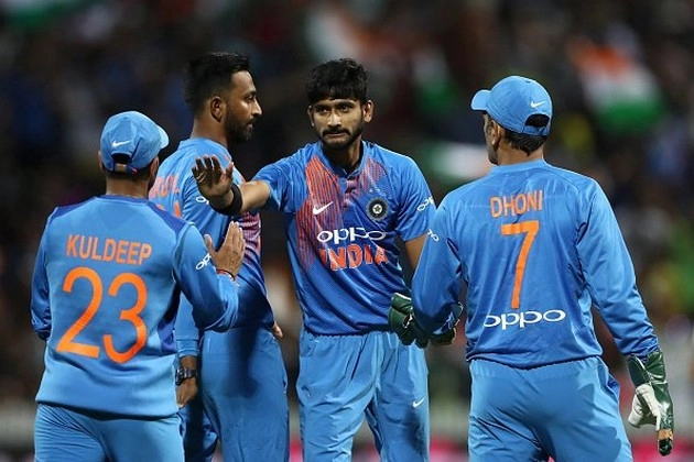 INDvsNZ : कीवी बल्लेबाजों ने की पांड्‍या ब्रदर्स की गेंदों की धुनाई, खूब पड़े रन - India New Zealand Kunal Pandya Hardik Pandya