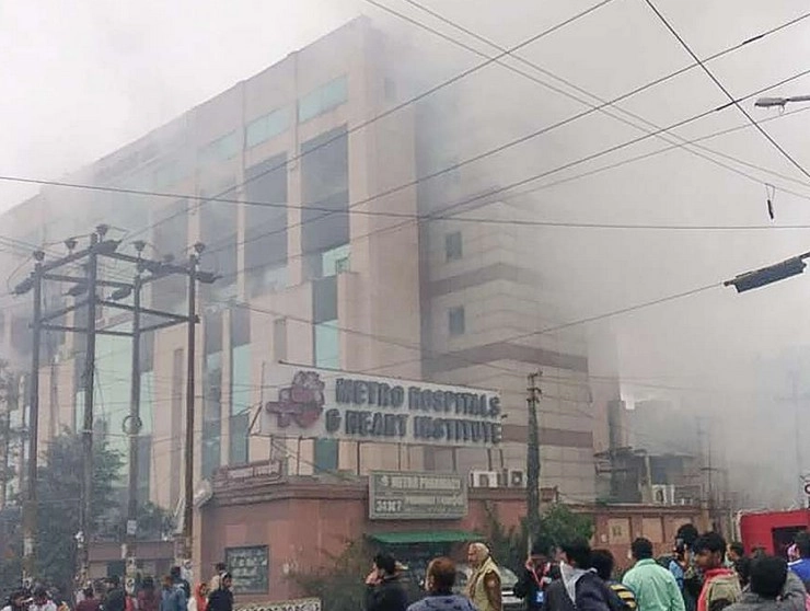 दिल्ली में अग्निकांड की घटनाएं, मासूम लोगों को लील गई लापरवाही की आग