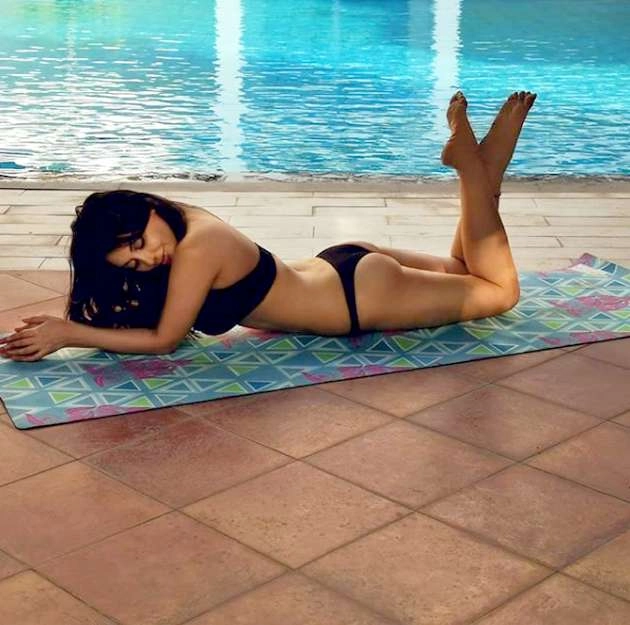 मिनिषा लांबा के बिकिनी फोटो ने सोशल मीडिया पर मचाई सनसनी - minissha lamba hot bikini photo on instagram