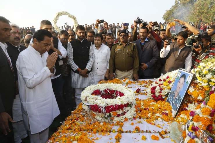 पुलवामा हमले में शहीद अश्विनी काछी पंचतत्व में विलीन, अंतिम विदाई देने उमड़ा जनसैलाब - Pulwama terror attack