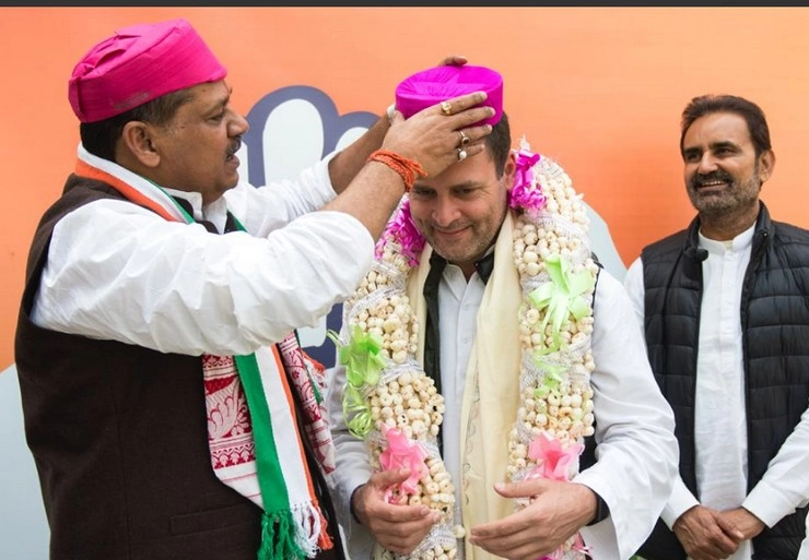 Kirti Azad। भाजपा से निलंबित कीर्ति आजाद ने थामा कांग्रेस का हाथ, राहुल गांधी को मखाने की माला पहनाकर ली पार्टी की सदस्यता - bjp suspended mp kirti azad joining congress party