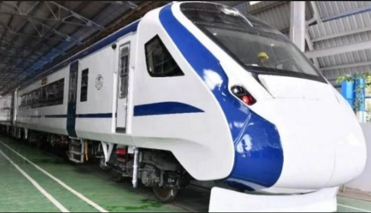 Vande Bharata Express।  'वंदे भारत एक्सप्रेस' पर पथराव, ड्राइवर की स्क्रीन व कुछ खिड़कियां टूटीं - Vande Bharata Express
