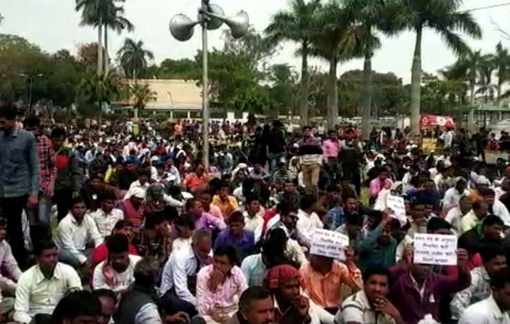 लोकसभा चुनाव से पहले संविदा कर्मचारियों ने कमलनाथ सरकार को खिलाफ खोला मोर्चा - Lok Sabha elections contract employee Against kamalnath government