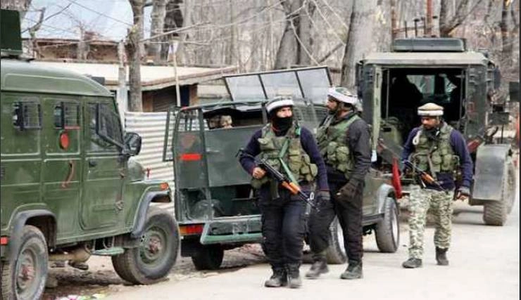 कश्मीर में और दो आतंकी ढेर, सुरक्षाबलों ने विस्फोट से मकान उड़ाया