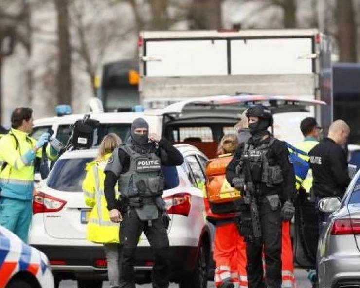 Netherlands। हेग। नीदरलैंड के उत्रेक्थ शहर में सोमवार को एक ट्राम में हुई गोलीबारी की घटना में एक व्यक्ति की मौत हो गई और कई अन्य घायल हो गए। अधिकारी इस घटना को संभावित आतंकवादी हमले के तौर पर देख रहे हैं। - Netherlands