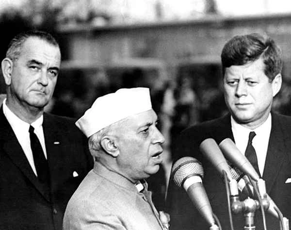 पंडित नेहरू के लिए देशहित से ऊपर थे निजी आदर्श - pandit nehru stand on UN security council