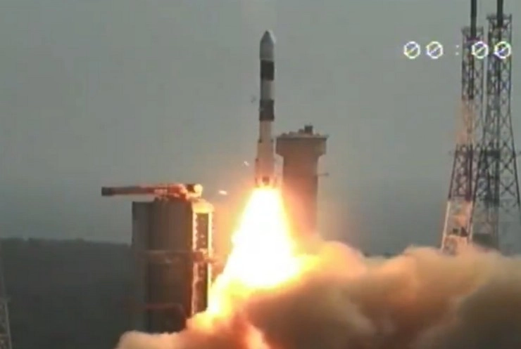 इसरो ने रचा इतिहास, एकसाथ 28 उपग्रहों को ‍तीन अलग कक्षाओं में किया स्थापित