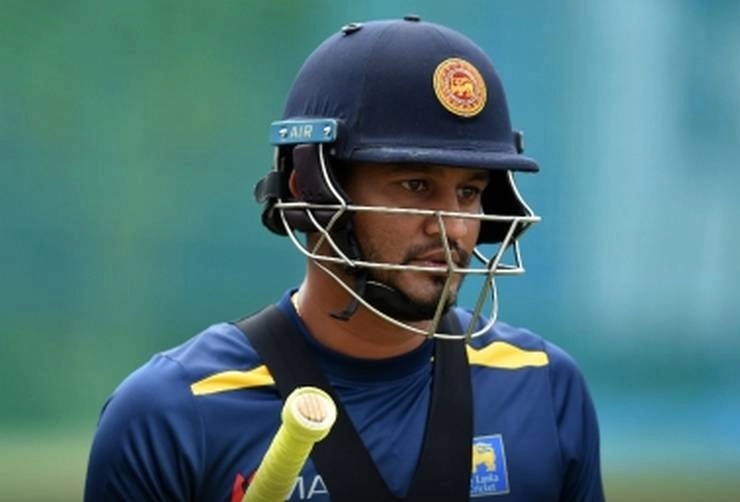 शराब पीना पड़ा महंगा, श्रीलंका के टेस्ट कप्तान करुणारत्ने पर 7,500 डॉलर का जुर्माना - Dimuth Karunaratne