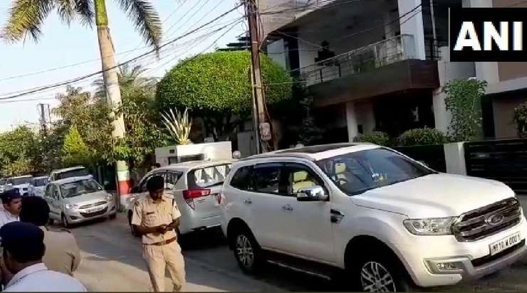 बड़ी खबर, सीएम कमलनाथ के OSD प्रवीण कक्कड़ के घर आयकर विभाग का छापा - Income-Tax officials raid at house of OSD to Kamalnath