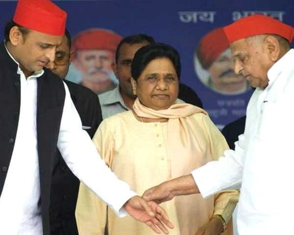 नीला गमछा, लाल टोपी और मायावती-मुलायम: मैनपुरी रैली की आंखोंदेखी - Mayawati mulayam singh yadav railly in mainpuri