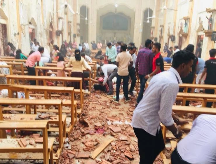 Live श्रीलंका में सिलसिलेवार हुए 8 बम धमाकों में 207 लोगों की मौत, 400 से ज्यादा घायल, पूरे देश में कर्फ्यू - Seriel blast in Srilanka