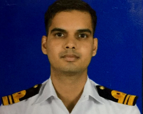 विमानवाहक पोत INS Vikramaditya में लगी आग, नौसेना अधिकारी की मौत