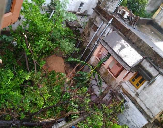 फानी के प्रचंड वेग ने छोड़े तबाही के निशान, पुरी के कई इलाके पानी में डूबे - Fani Threat in Puri