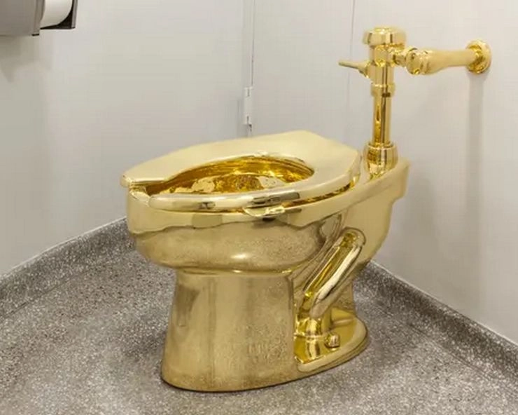 UK palace toilets। ब्रिटेन के महल के शौचालय में लगेगा सोने का कमोड - UK palace toilets
