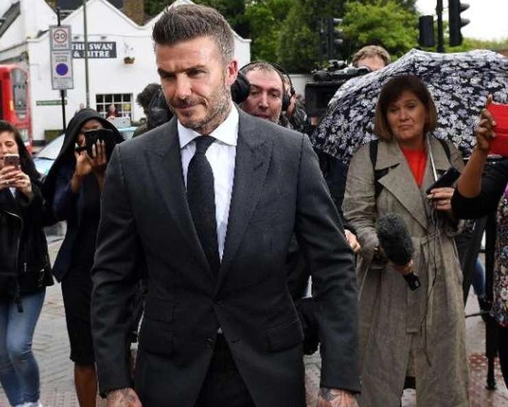 गाड़ी चलाते हुए फोन का इस्तेमाल करने के लिए बैकहम पर छह महीने का प्रतिबंध - David Beckham, six month ban, mobile phone, football player