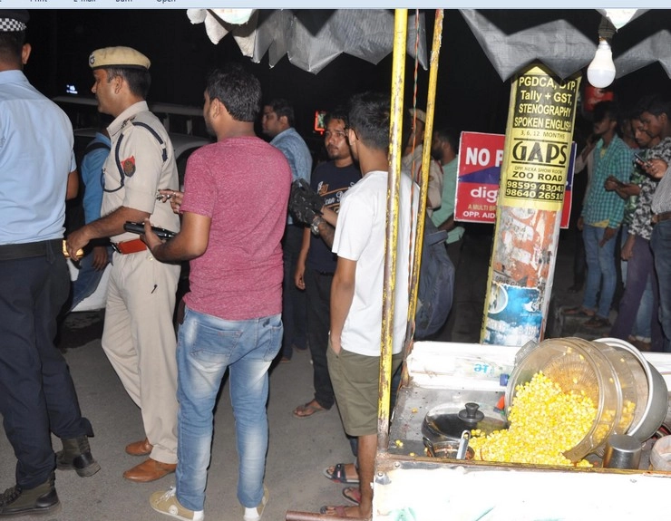 असम में शॉपिंग मॉल के सामने ग्रेनेड हमले में 12 लोग घायल - Assam shopping mall grenade attack Sarvand Sonowal