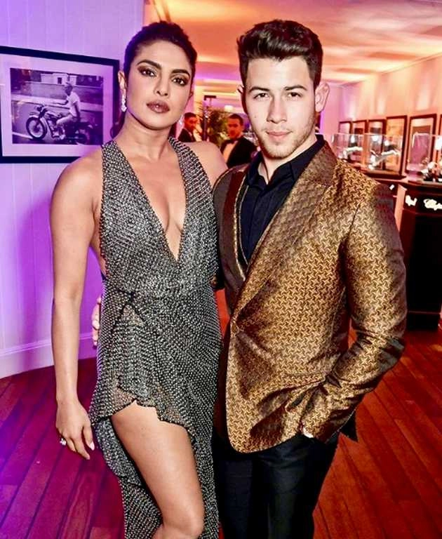 Cannes 2019 में दिखा प्रियंका चोपड़ा और निक जोनास का रोमांटिक अंदाज - Cannes Film Festival 2019 Priyanka Chopra Nick Jonas Photo