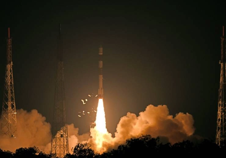 ISRO ने सफलतापूर्वक लॉन्च किया रिसेट-2बी, जानिए इस मिशन से जुड़ीं 6 खास बातें - Isro launches Risat-2B mission successfully