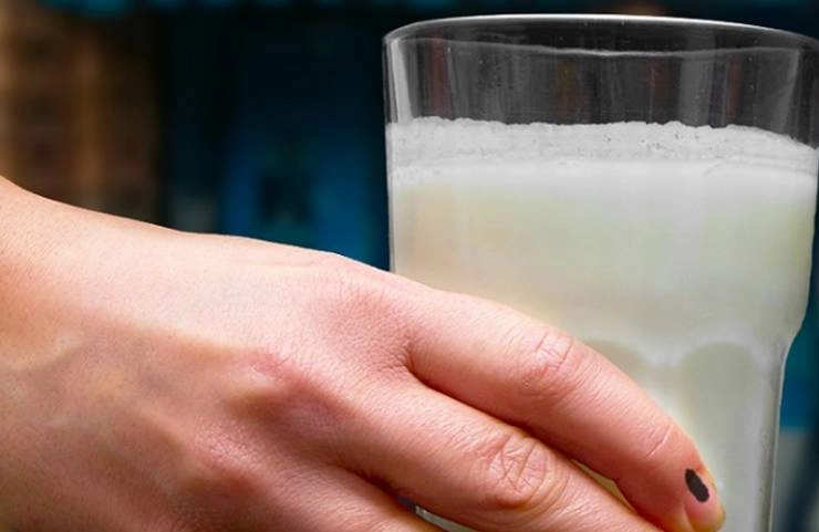 मदर डेयरी ने आज से दूध की कीमत 2 रुपए प्रति लीटर बढ़ाई