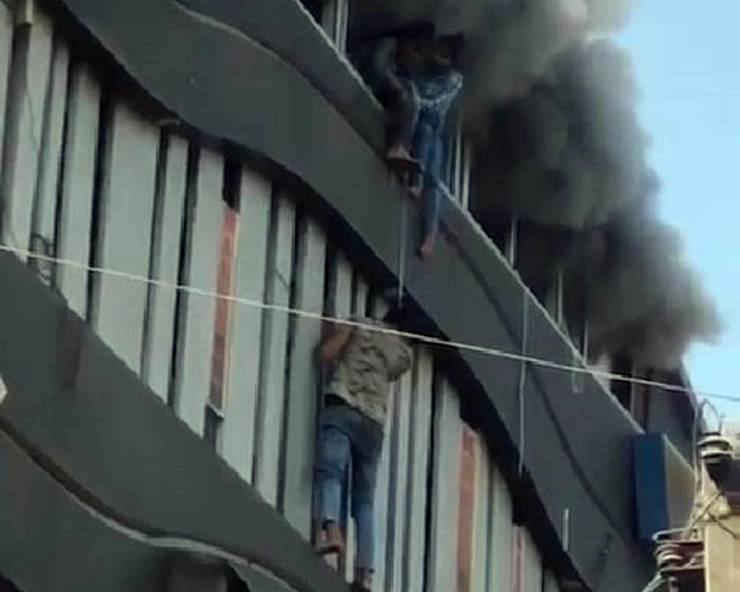 सूरत हादसा, जल रही थी बिल्डिंग, 2 बहादुर युवकों ने बचाई 19 बच्चों की जान