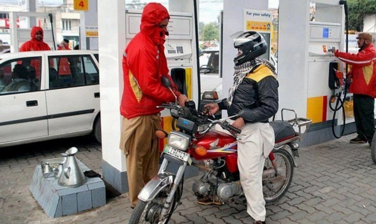 Petrol Pump | कोरोना वायरस : पेट्रोल पंप पर संक्रमण का ख़तरा ज़्यादा?