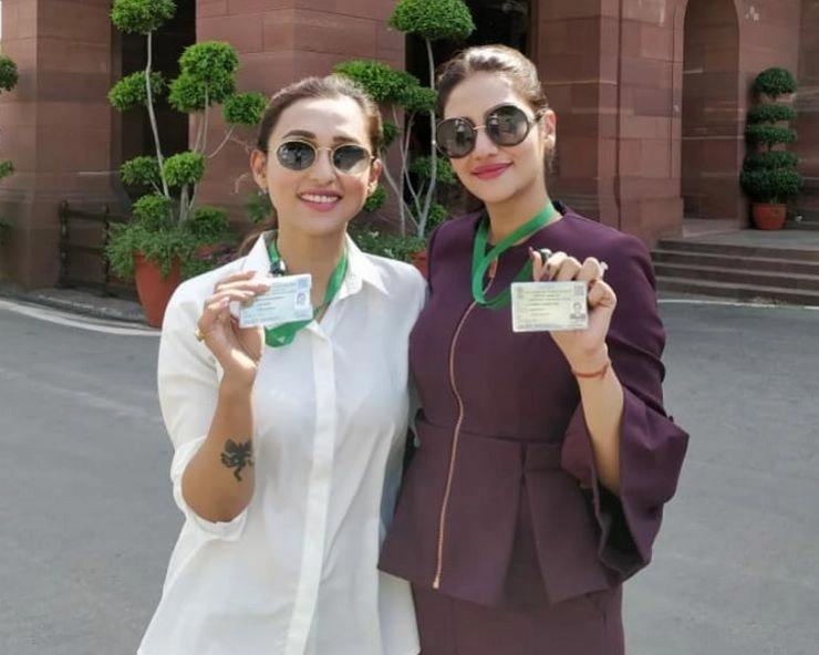 मिमी, नुसरत की संसद में सेल्फी, पहनावे को लेकर लोगों ने की खिंचाई - Nusrat Jahan and Mimi Chakraborty