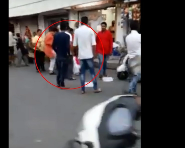 Video : पानी की शिकायत लेकर BJP विधायक के पास पहुंची महिला, गुंडों की तरह बरसाए लात-घूंसे - gujrat naroda bjp mla balram thawanis publicly beating a woman video goes viral