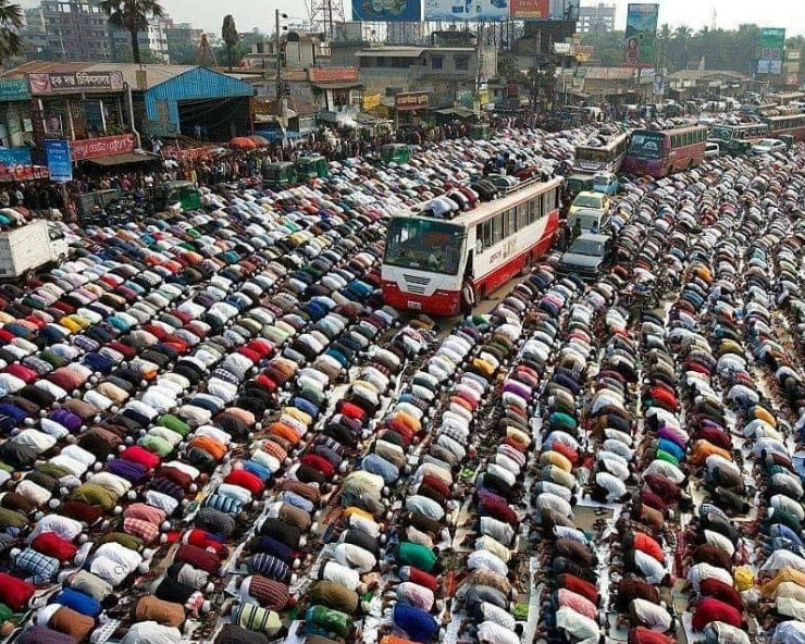 क्या भारत में मुस्लिमों ने सड़क जाम कर नमाज अदा की...जानिए वायरल तस्वीर का सच... - Viral picture claims roads blocked to offer Namaz in India